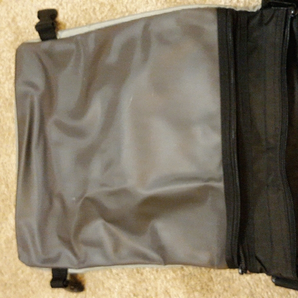 Calvin Klein Crossover Bag - Picture 7 of 9